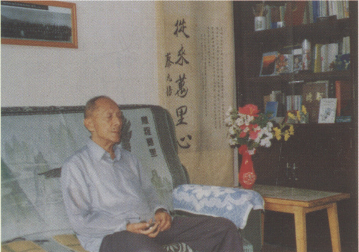 陈友松在家中