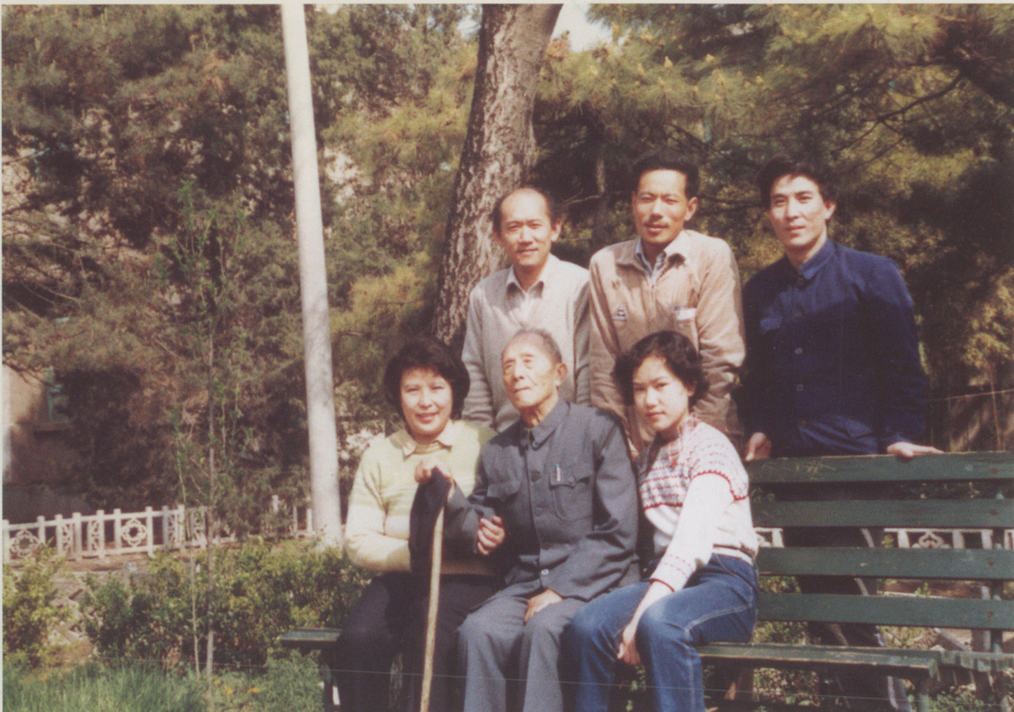 1987年与家人合影